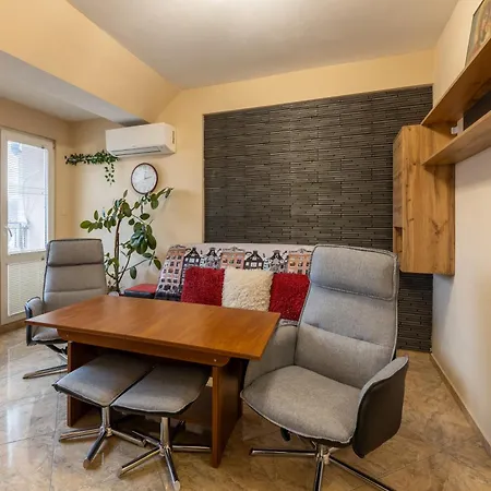 Budget Flat Near Market & Bus Station Apartmán *
