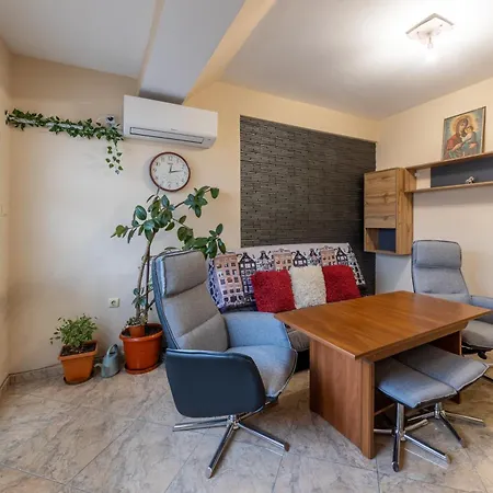 Budget Flat Near Market & Bus Station فارنا